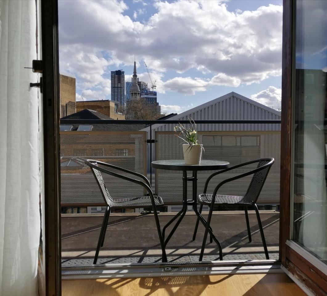 Privatunterkunft Spacious Bright W/private Br, View & Terrace. London