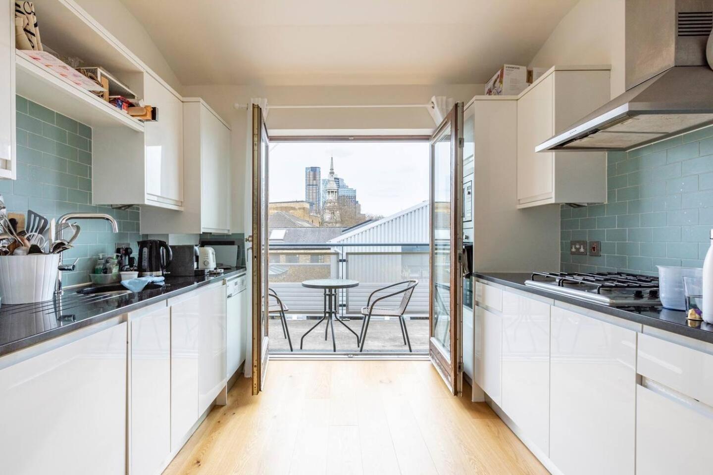 Privatunterkunft Spacious Bright W/private Br, View & Terrace. London